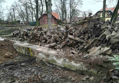 Bourání betonového podia, autor: Jaroslav Bušta